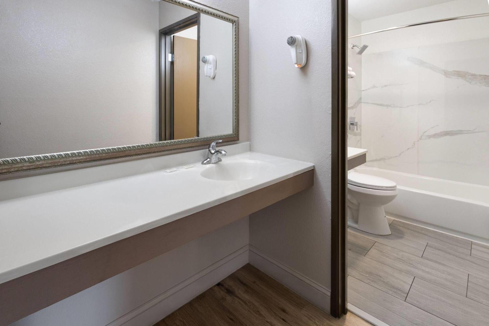 Hotel Super 8 By Wyndham Richmond Turnpike *