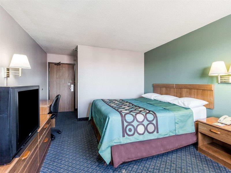 Super 8 By Wyndham Richmond Turnpike Hotel *