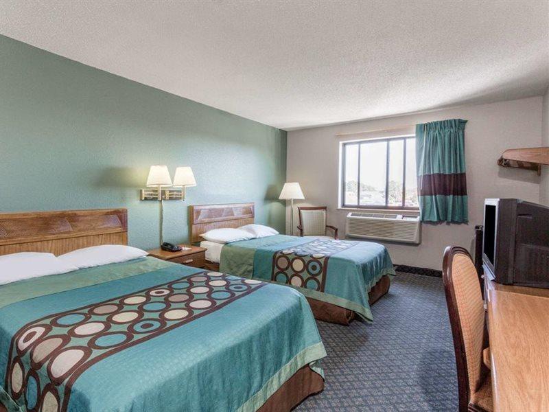 Super 8 By Wyndham Richmond Turnpike Hotel