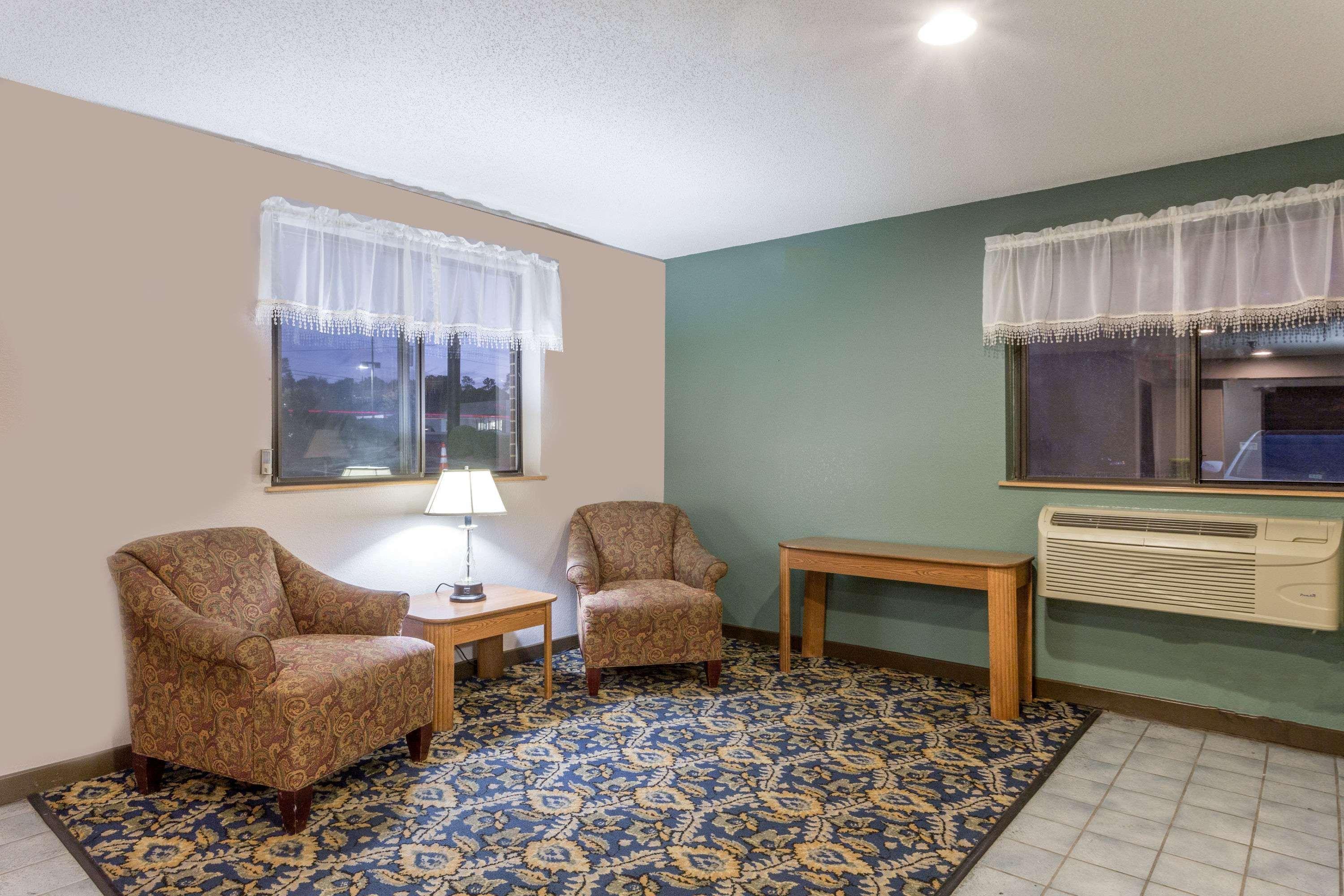 Super 8 By Wyndham Richmond Turnpike *
