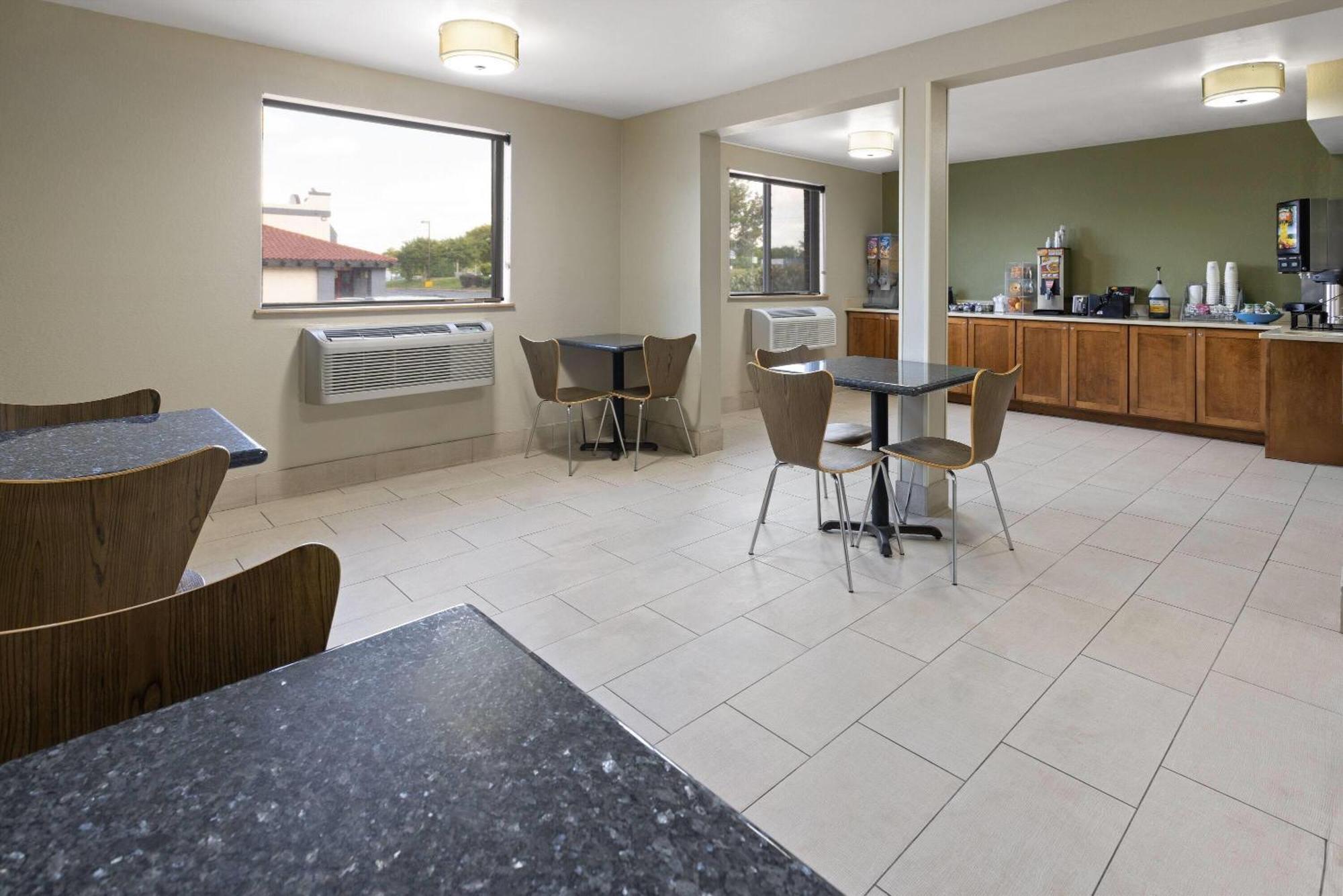 Super 8 By Wyndham Richmond Turnpike Midlothian