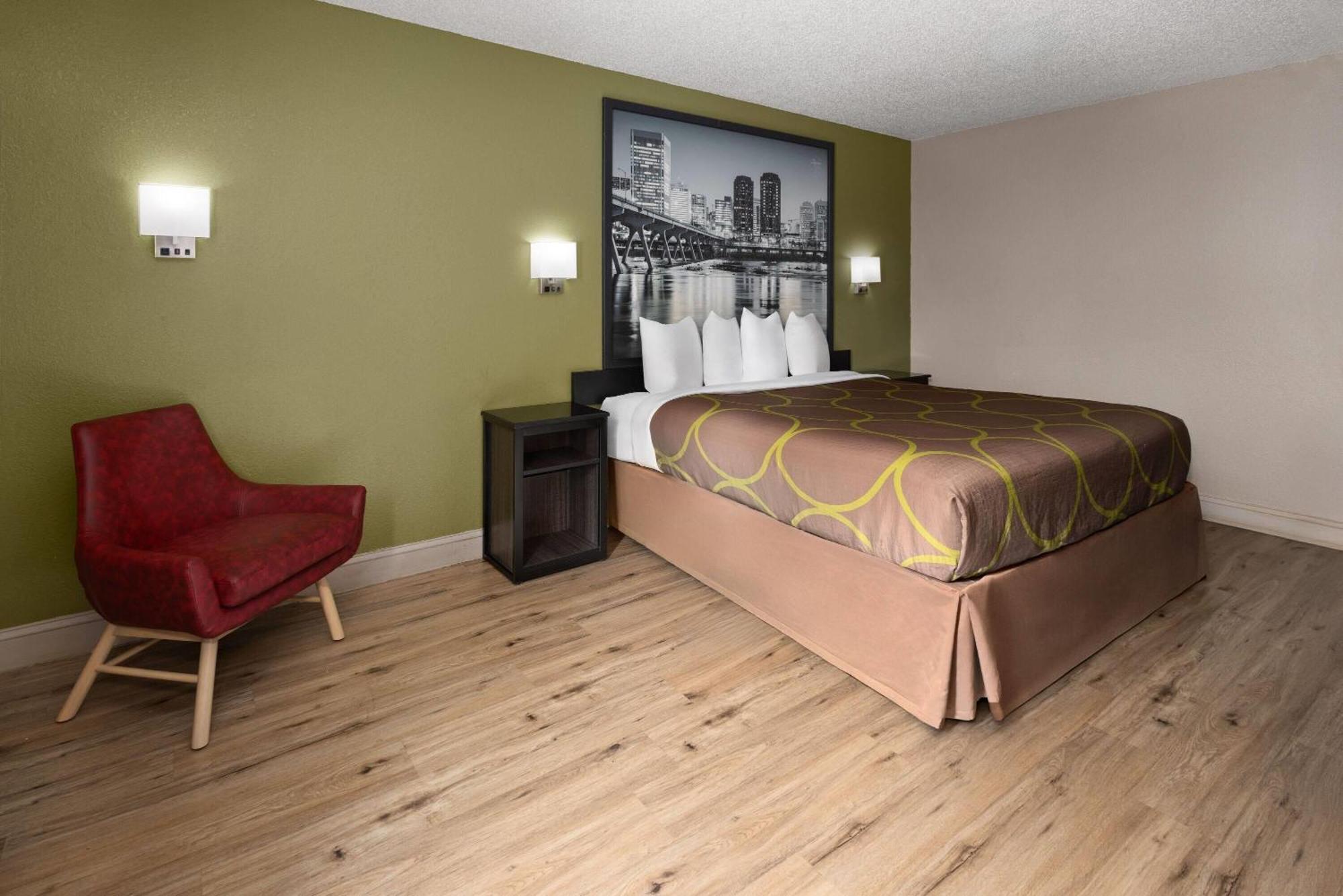 Super 8 By Wyndham Richmond Turnpike *