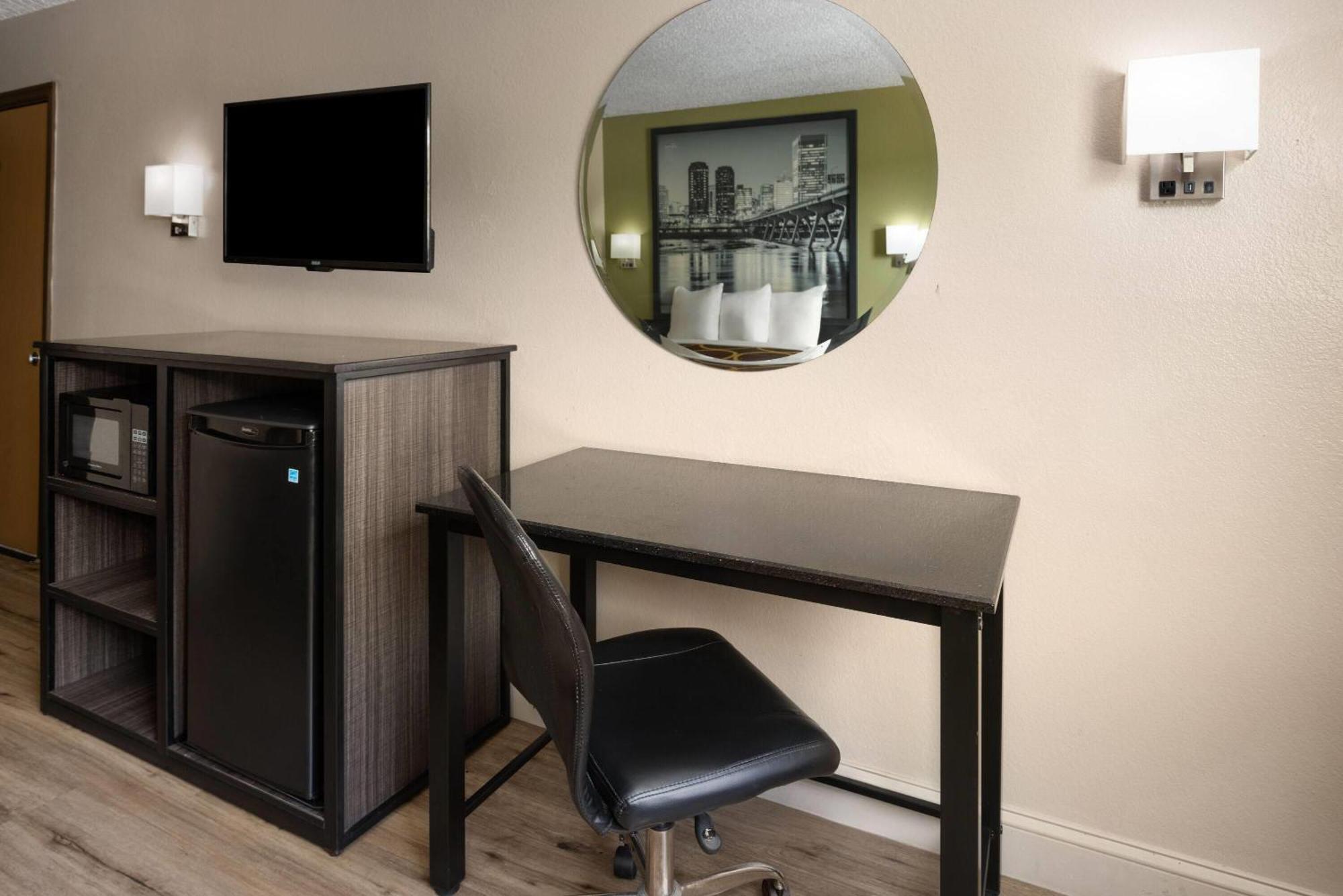 Super 8 By Wyndham Richmond Turnpike *