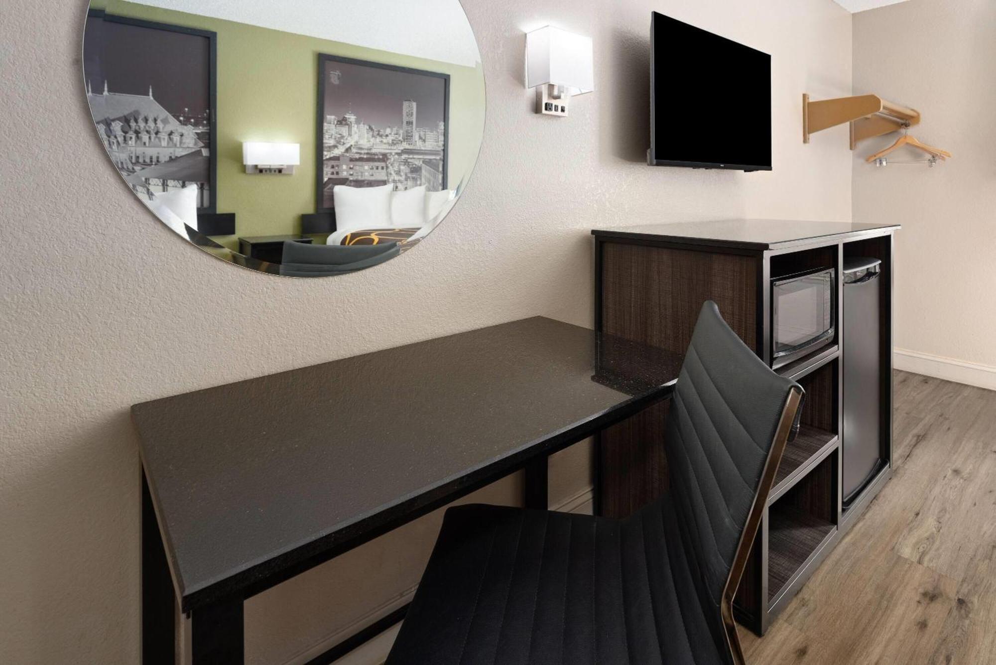 Super 8 By Wyndham Richmond Turnpike Hotel *