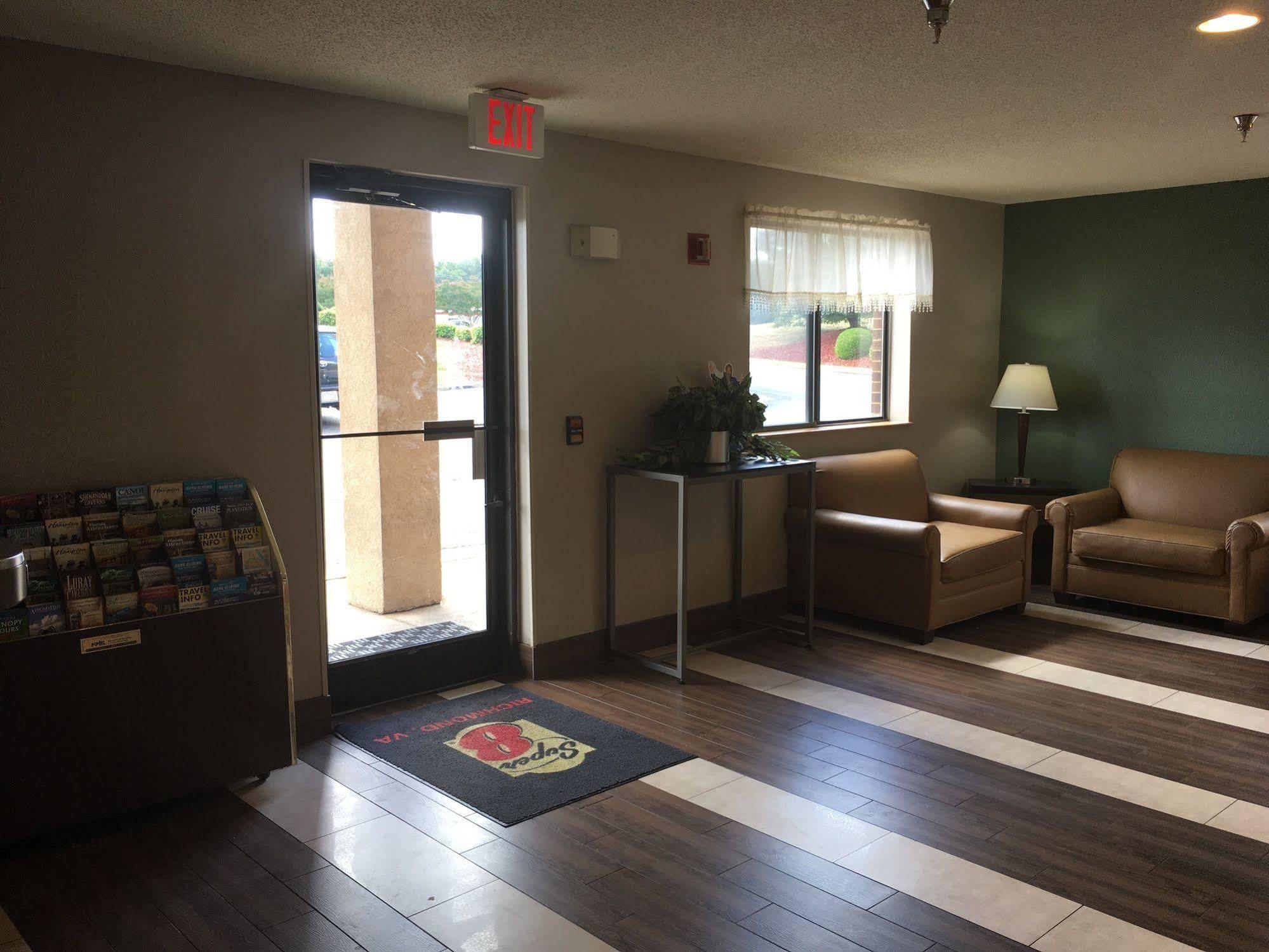 Super 8 By Wyndham Richmond Turnpike