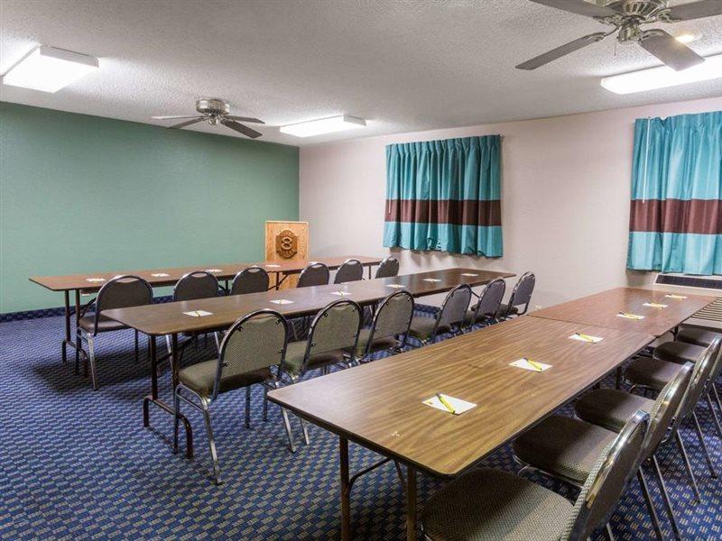 Super 8 By Wyndham Richmond Turnpike *