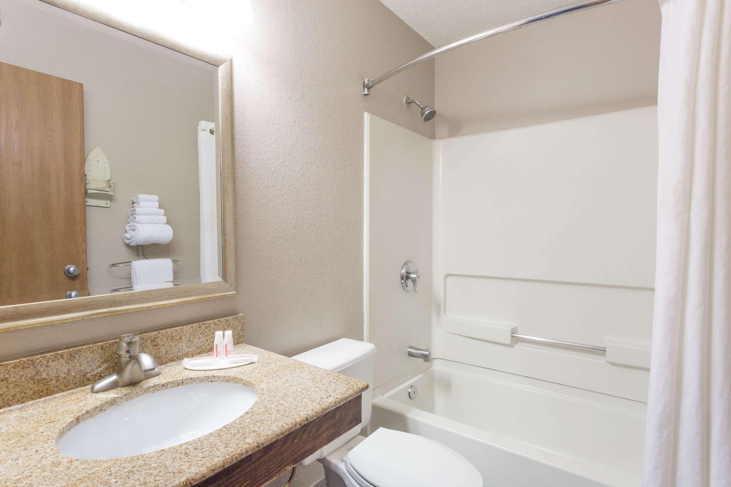 Super 8 By Wyndham Richmond Turnpike Hotel *