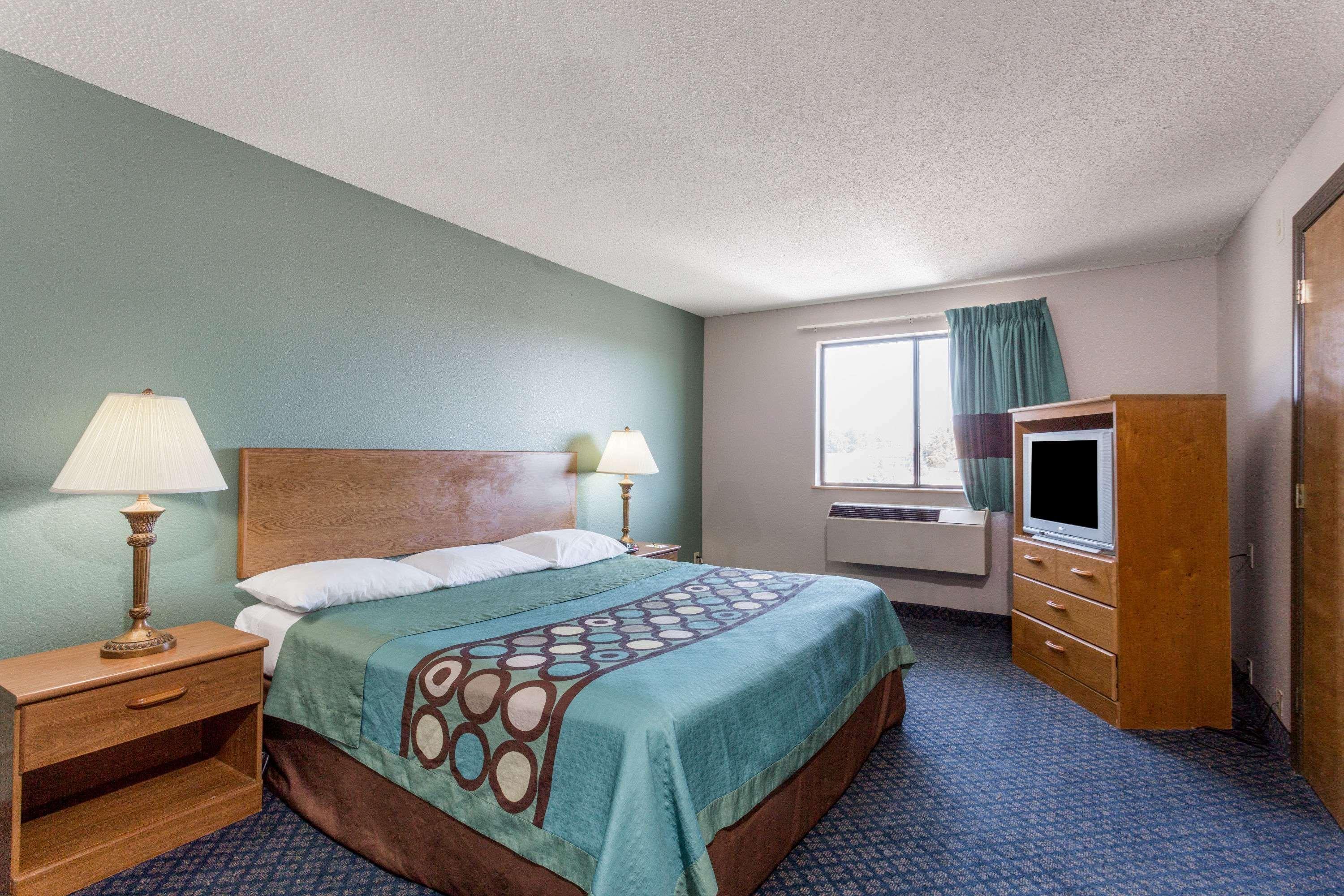 Super 8 By Wyndham Richmond Turnpike Hotel *
