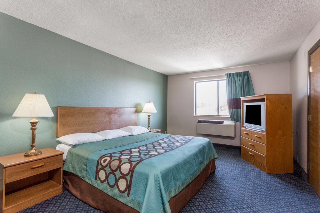 Super 8 By Wyndham Richmond Turnpike Hotel *
