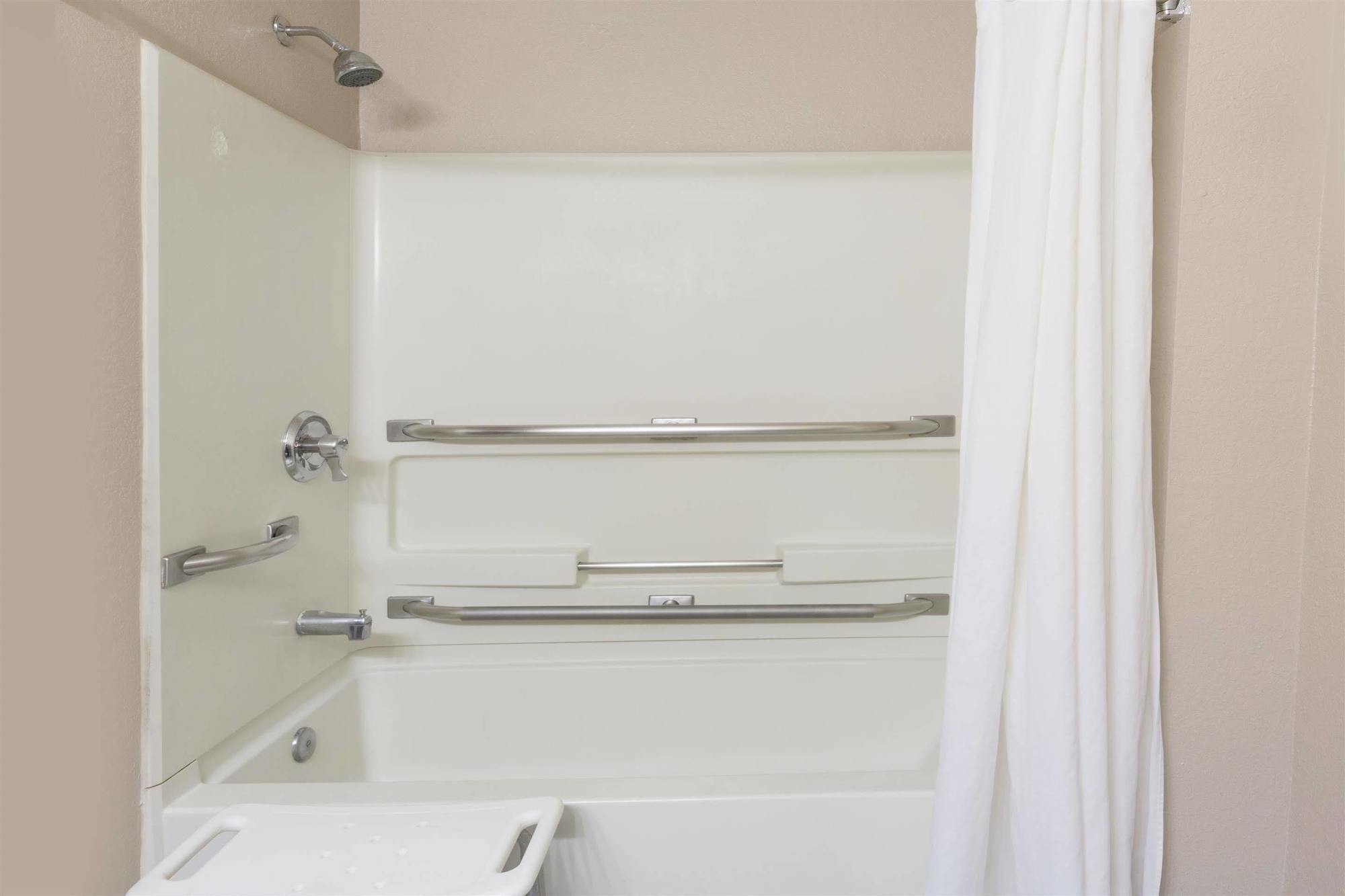 Super 8 By Wyndham Richmond Turnpike *